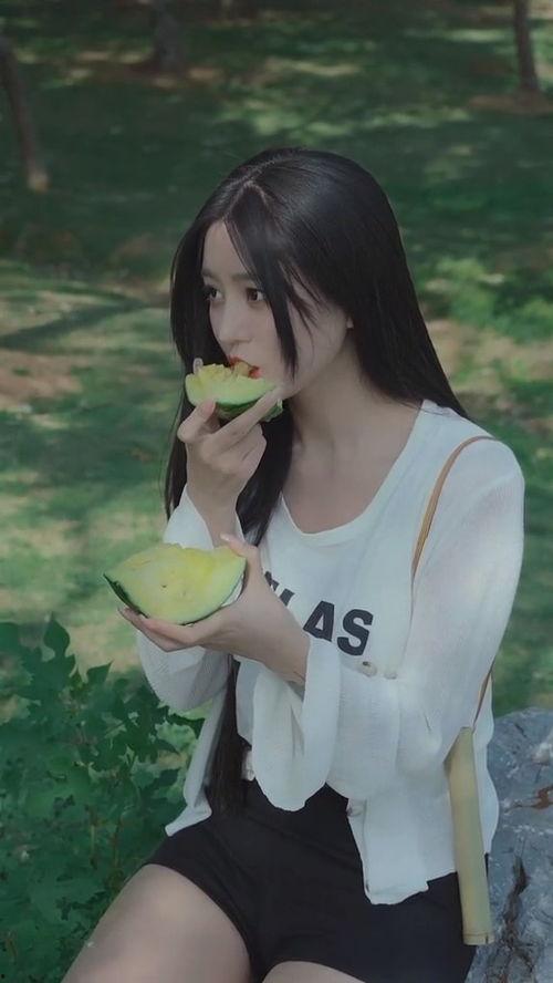 吃瓜美女,揭秘吃瓜美生的魅力人生