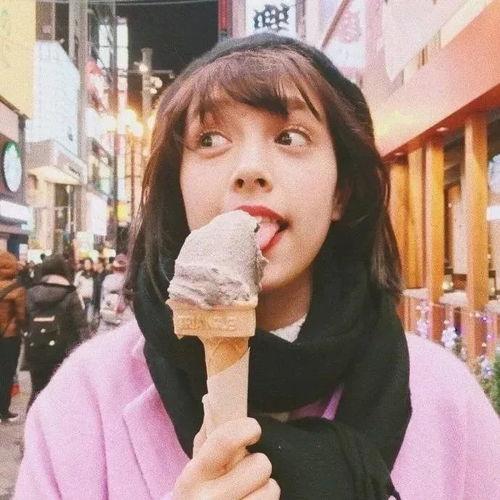 吃瓜胖女孩情侣头像,吃瓜胖女孩情侣头像，展现独特爱情风采