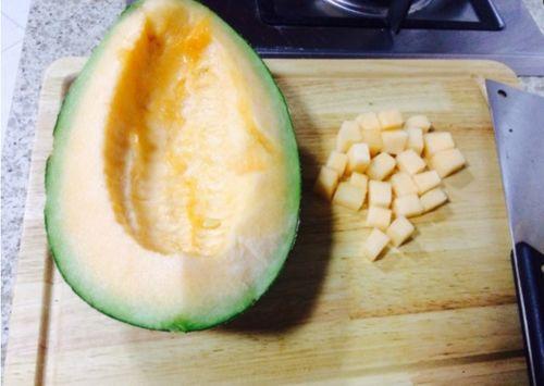 吃哈密瓜应不应该吃籽瓜,食用选择与营养考量