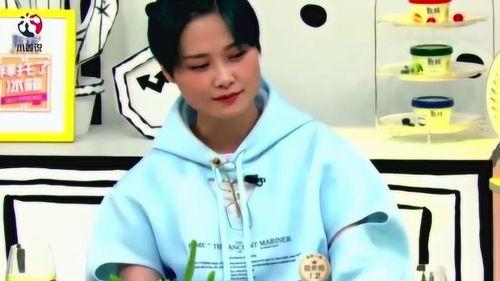 王浩机场吃瓜,揭秘明星幕后趣闻