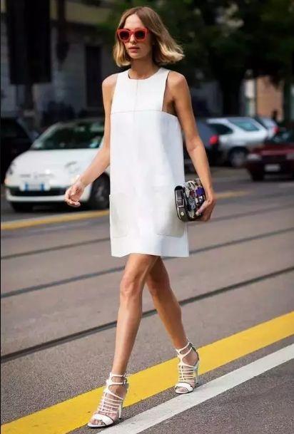 李丽欣白色连衣裙吃瓜,成为吃瓜群众热议焦点
