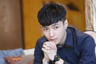 女粉丝追星吃瓜,揭秘娱乐圈背后的故事