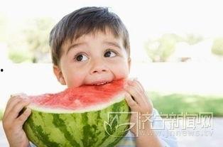 使劲吃瓜文案句子图片