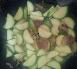 荀瓜切丁怎么吃,荀瓜切丁的多彩食法探索
